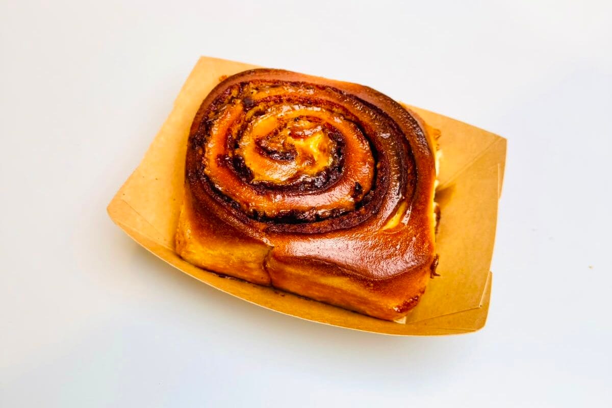 Cinnamon Rolls cu măr și scorțișoară