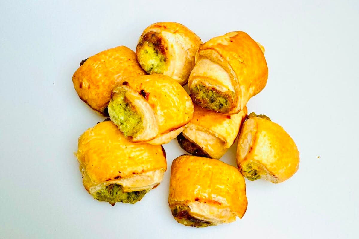 Minipateuri cu brânză, spanac și broccoli
